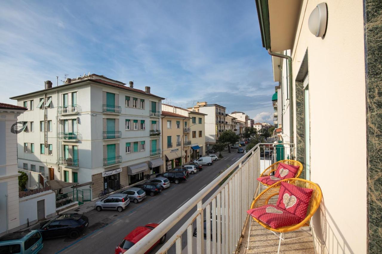 Foscolo Apartment Viareggio Bagian luar foto